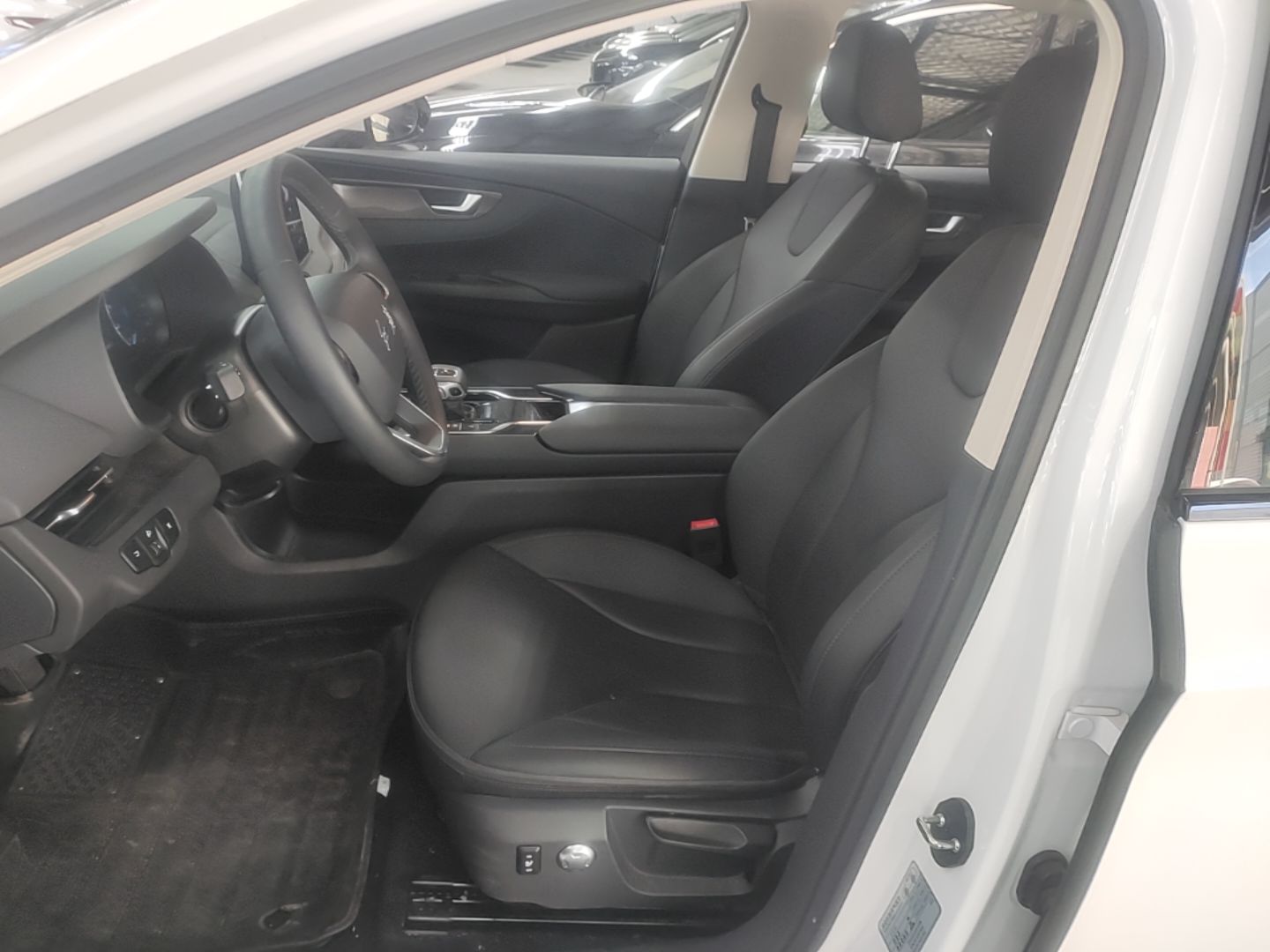 Hongqi E-QM5 2024 450km Range Commuter Version — снимка 17