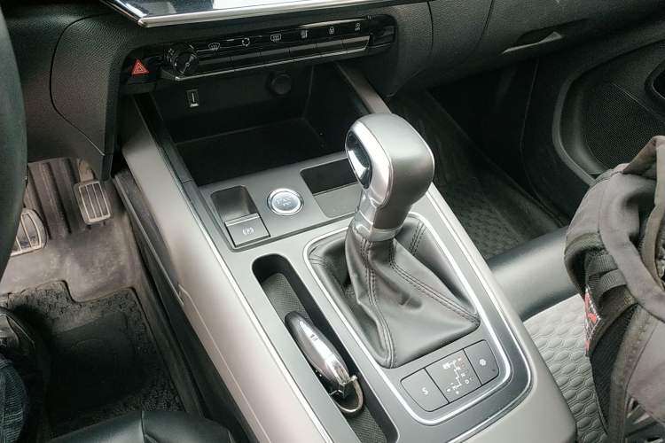 Used Citroen C5 AIRCROSS 2017 350THP Fashion Edition Gear Lever