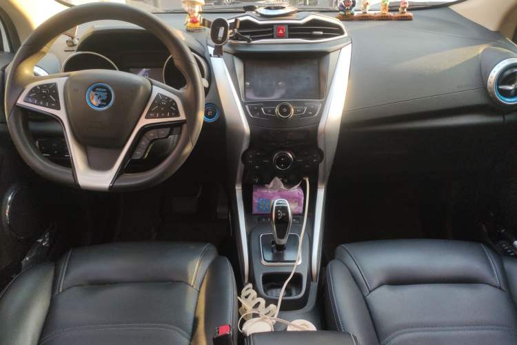 Used BYD Yuan New Energy 2018 EV360 Smart Connected Cool Model Center Console