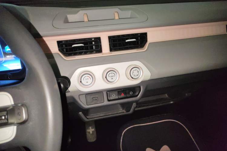 Used Chery QQ Ice Cream 2022 170km Sundae Phosphate Lithium-Ion
