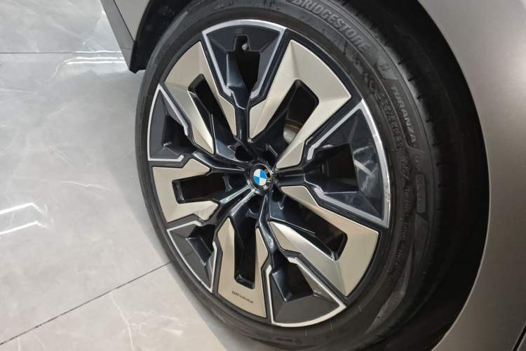 Used BMW 7 Series 2023 740Li Leading Model M Sport Package Right Rear Wheel Hub