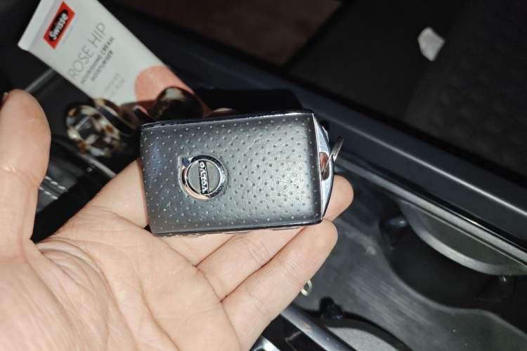 Used Volvo XC60 2019 T5 4x4 Smart & Dynamic Sport Edition China VI Standard Vehicle Key