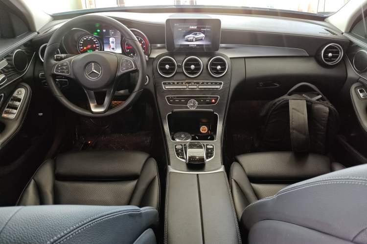 Used Mercedes-Benz C-Class 2018 C 200 L Sport Edition Center Console