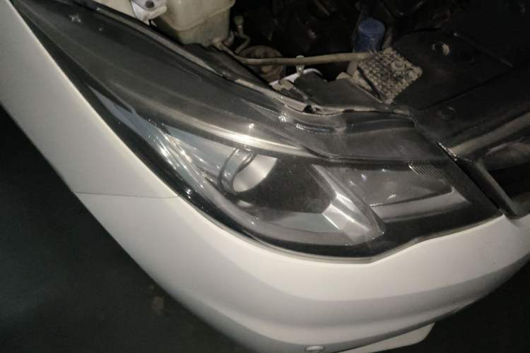 Used CHANGAN KAICHENG Oushang A600 2016 1.5L Manual Luxury 7-Seater Right Front Headlight