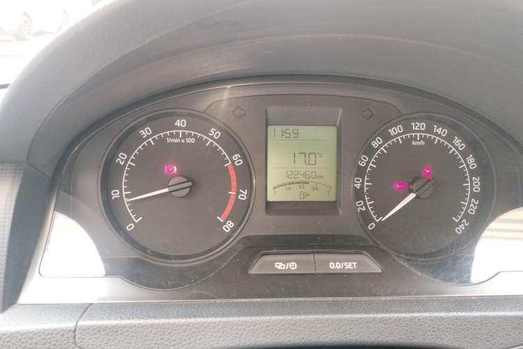 Used Skoda Rapid 2016 1.6L Manual Front-Wheel-Drive Version Instrument Cluster