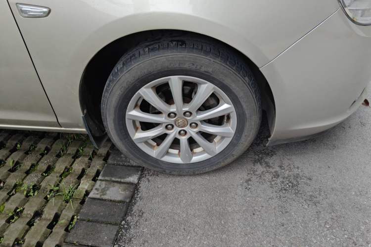 Used Buick GT 2013 GT 1.6L Automatic Fashion Edition Right Front Wheel Hub