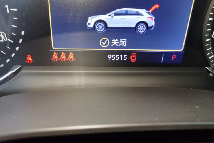 Used Cadillac XT5 2020 28T Luxury Version Odometer Close Up