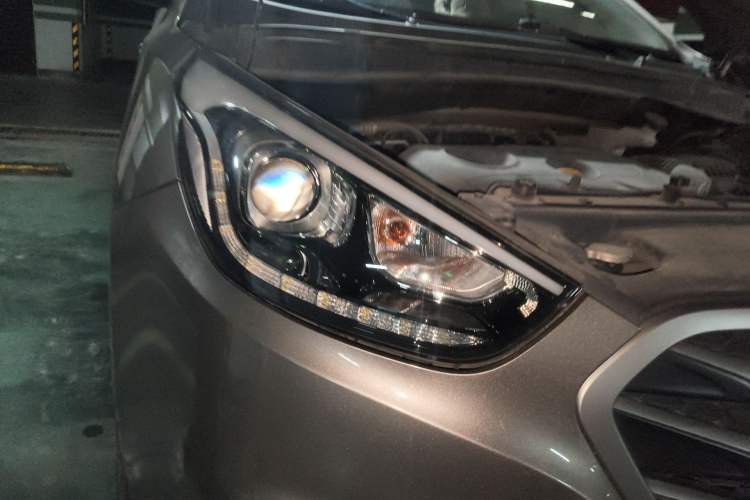 Used Hyundai ix35 2013 2.0L Automatic Two-Wheel Drive Smart GLS China IV Standard Right Front Headlight