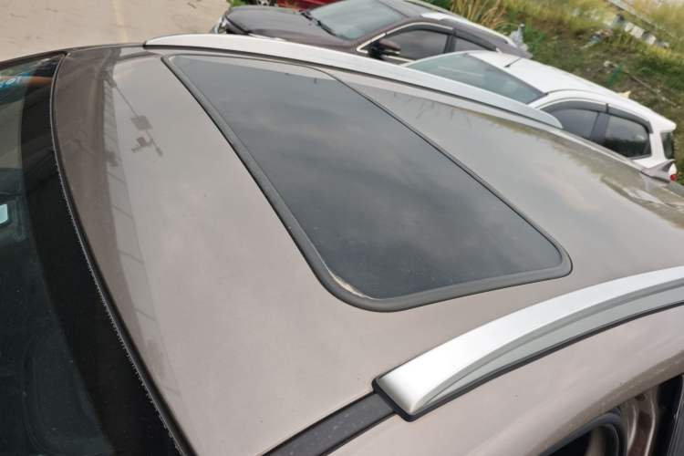 Used Bestune X40 2017 1.6L Automatic Prestige Edition Roof