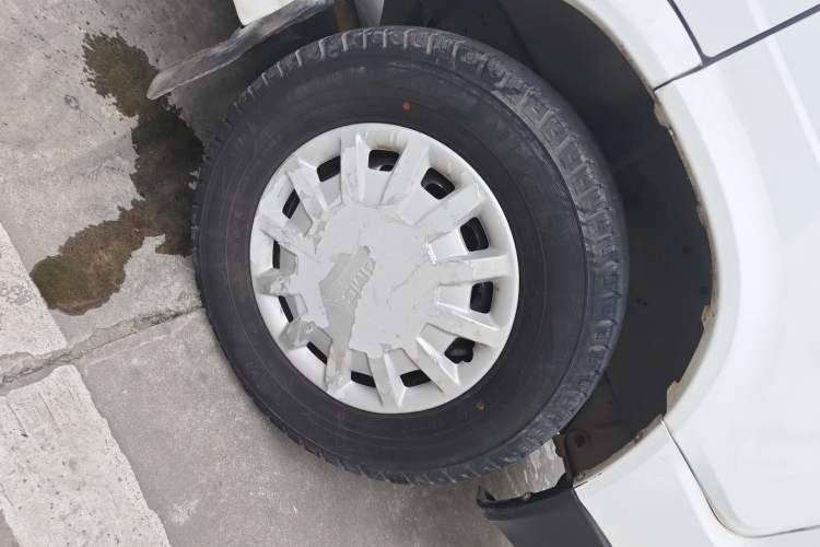 Used JMC Transit 2017 2.8T Commercial Version Short Wheelbase Mid-Roof 3-Seater JX493