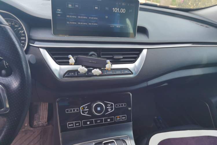 Used Hongqi H5 2020 1.5T DCT Flagship Edition Audio And AC Panel