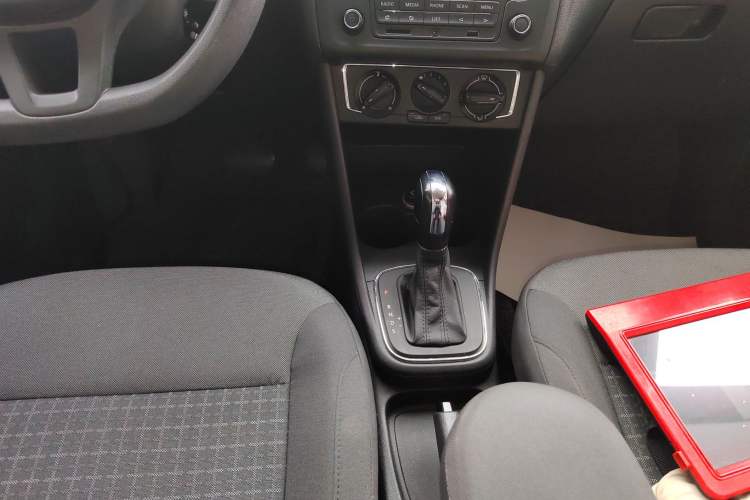 Used Volkswagen Polo 2014 1.6L Automatic Comfort Edition Gear Lever