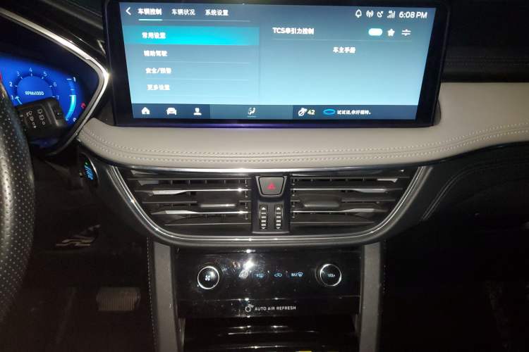 Used Ford Escape 2020 EcoBoost 245 Four-Wheel Drive Luxury Edition Audio And AC Panel