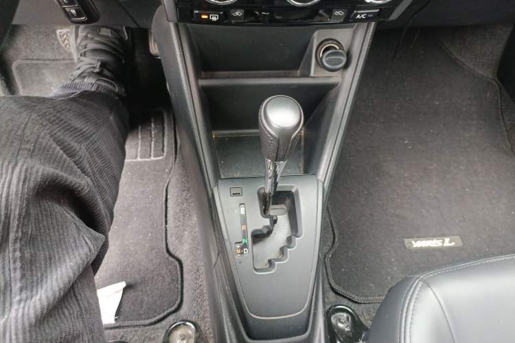 Used Toyota YARiS L Zhi Xuan 2016 Revised 1.5E CVT Charming Edition Gear Lever