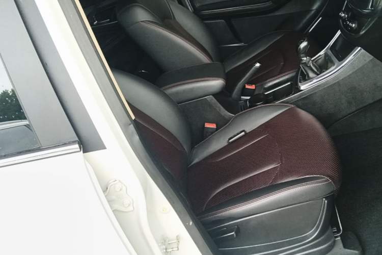 Used Baojun 560 2015 1.8L manual luxury version