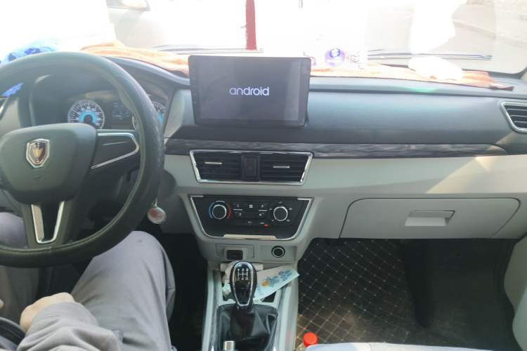 Used Jinbei Hiace X30 2024 1.5L Wealthy-Style Passenger Van 5/6/7 Seater with Front-Mounted Air Conditioning Audio And AC Panel