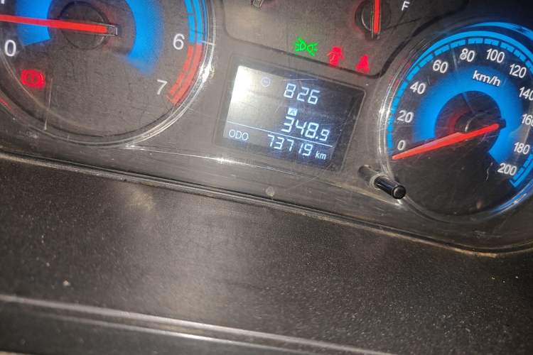 Used Dongfeng Fengon 360 2015 1.5L Manual Luxury 7-Seater China V Emission Standard Odometer Close Up