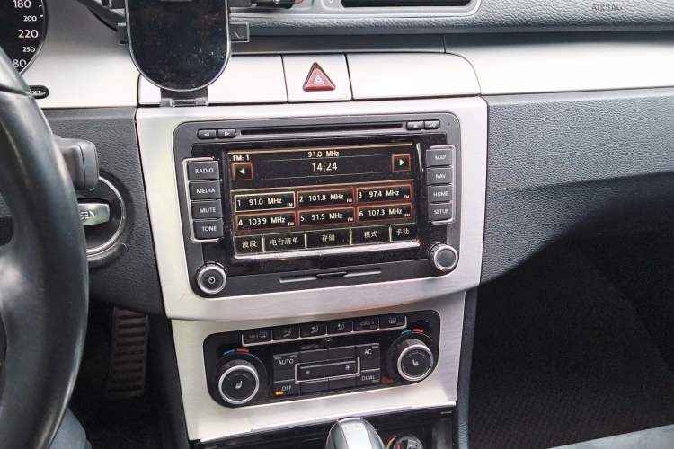 Used Volkswagen FAW-Volkswagen CC 2011 1.8TSI Luxury Model Audio And AC Panel