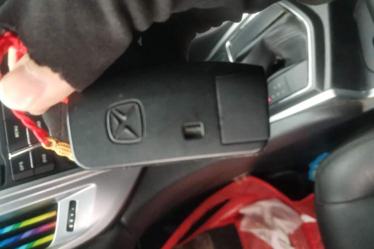 Used JMC Yusheng S350 2014 2.4T Automatic 2WD Diesel Luxury Version with Sunroof 7 Seats Vehicle Key