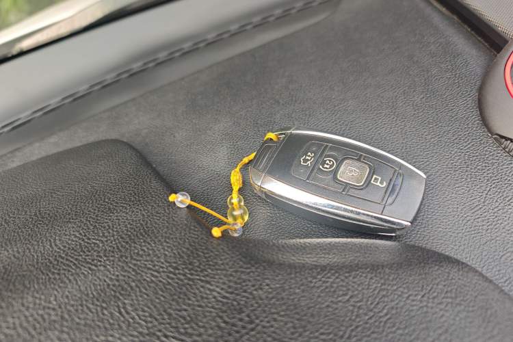 Used Lincoln MKZ 2018 2.0T Premium Edition Vehicle Key