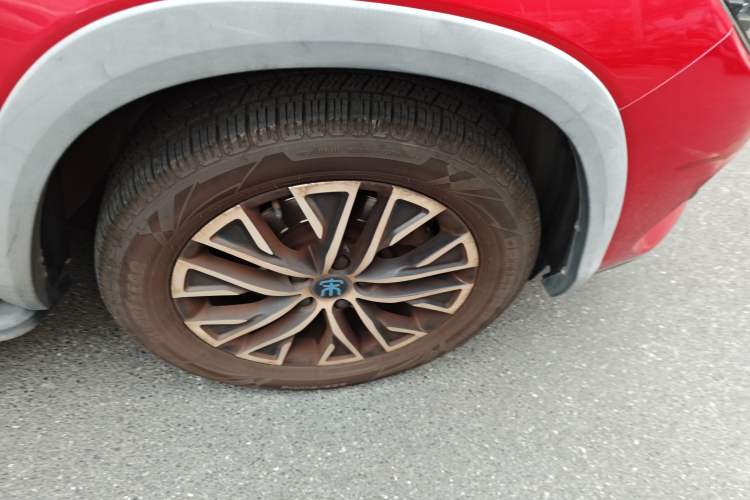 Used BYD Song New Energy 2017 Song DM 1.5TID All-Wheel Drive Luxury Model Right Front Wheel Hub