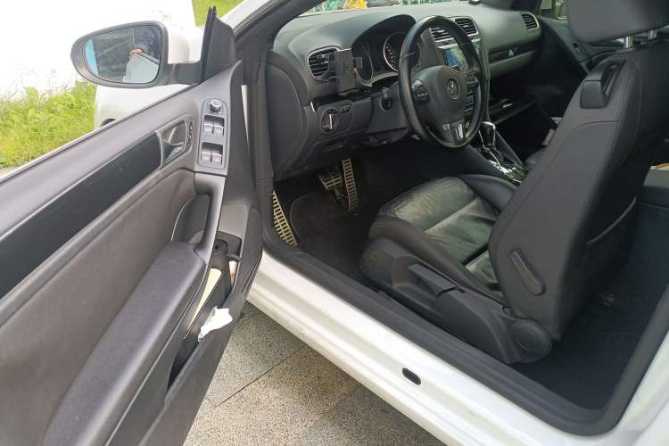 Used Volkswagen Golf 2012 1.4TSI Luxury Convertible Edition Driver Seat