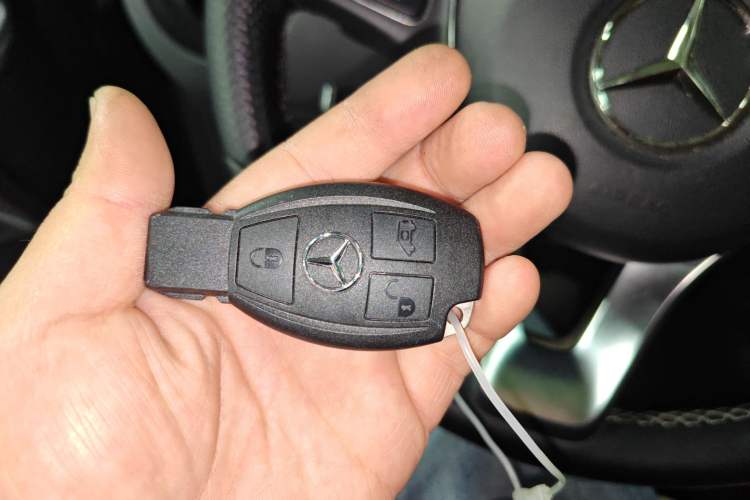 Used Mercedes-Benz Vito 2021 2.0T Business Version 7 Seats Vehicle Key