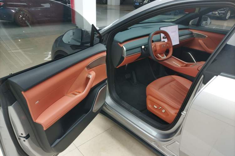 Used ONVO L60 2024 60 kWh Rear-Drive Version