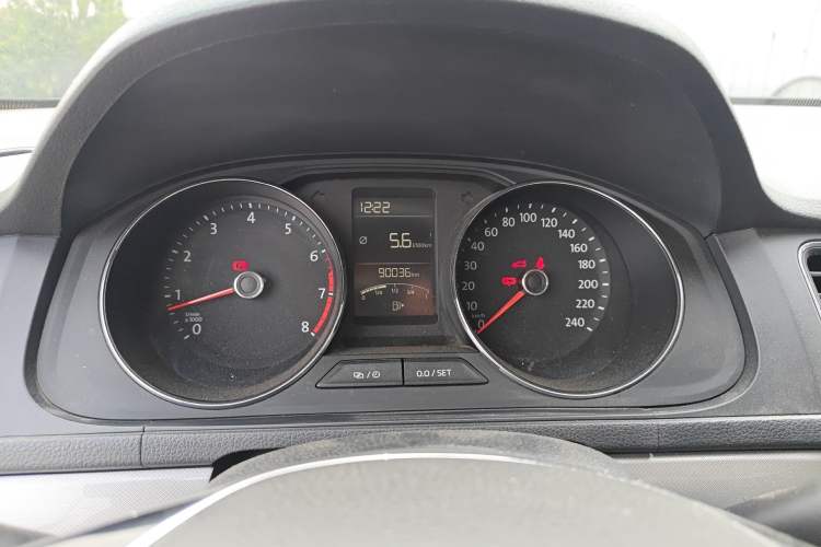 Used Volkswagen Lavida 2015 1.6L Manual Comfort Edition Instrument Cluster
