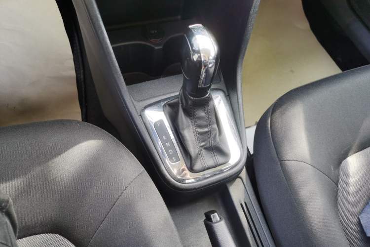 Used Volkswagen Jetta 2015 1.6L Automatic Fashion Model