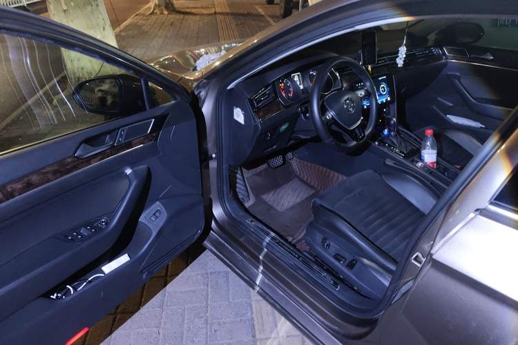 Used Volkswagen Magotan 2017 330TSI DSG Luxury Model Driver Seat