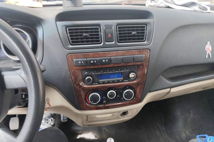 Used CHANGAN KAICHENG Ruixing M80 2018 1.5L Comfort Van Flat Roof Back-Hinged Doors 4G15S