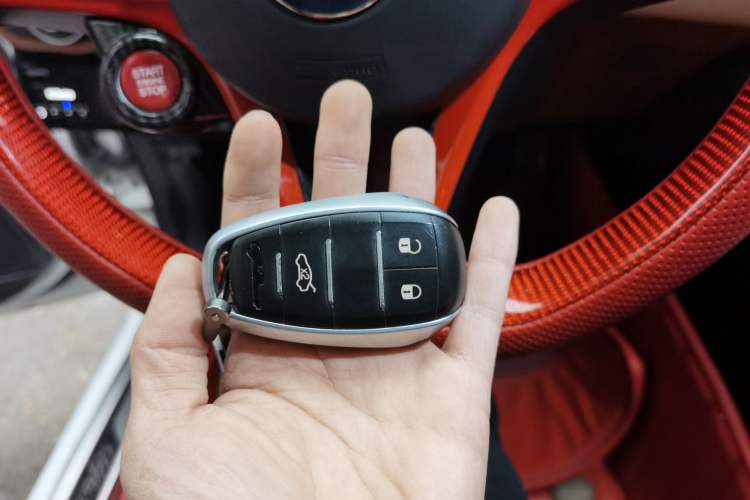 Used Alfa Romeo Giulia 2017 2.0T 200HP Luxury Edition Vehicle Key