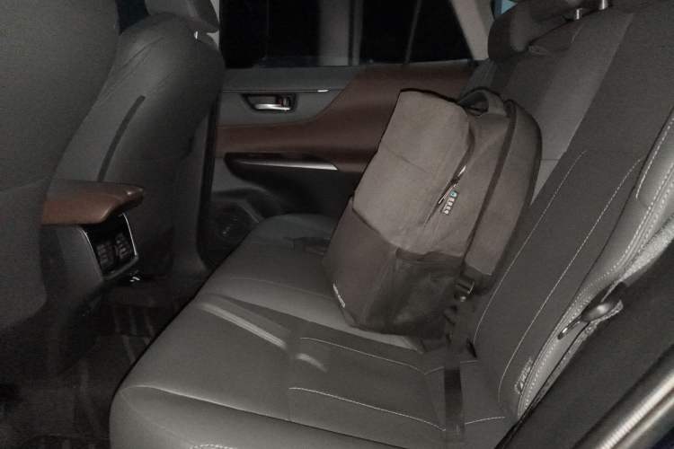 Used Toyota Harrier 2022 2.0L CVT Two-Wheel Drive Flagship Edition Left Rear Seat