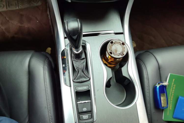 Used Acura TLX-L 2018 2.4L Comfort Edition Gear Lever