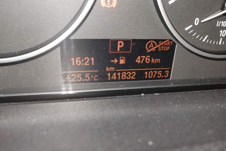 Used BMW 3 Series GT 2016 320i Fashion Model Odometer Close Up