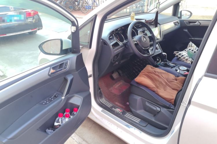 Used Volkswagen Touran 2016 Volkswagen Touran L 280TSI DSG Comfort Edition Driver Seat