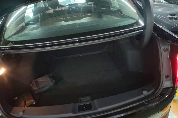 Used Hongqi E-QM5 2022 431 km Charge & Enjoy Edition
