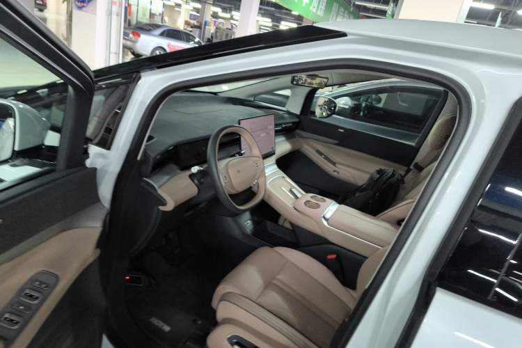 Used XPeng X9 2025 740 Ultra-Long Range Max