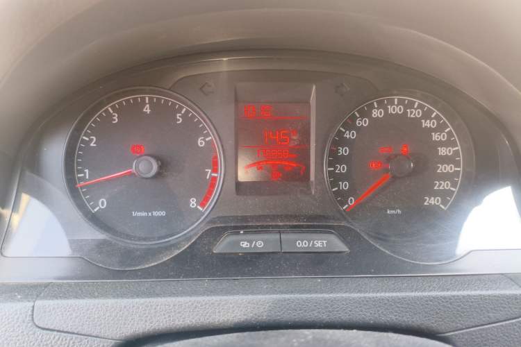 Used Volkswagen Santana 2015 1.6L Manual Fashion Edition Odometer Close Up