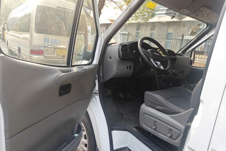 Used JMC Transit 2017 2.8T Commercial Version Short Wheelbase Mid-Roof 3-Seater JX493