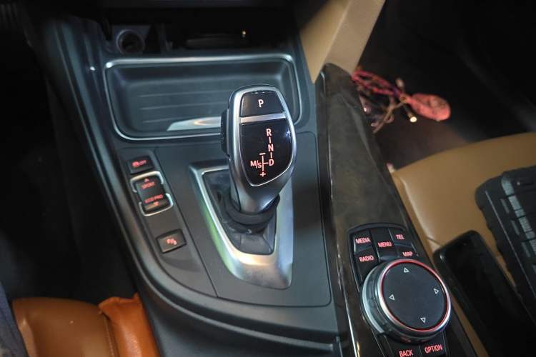 Used BMW 3 Series 2015 320Li Luxury Design Package Premium Edition Gear Lever