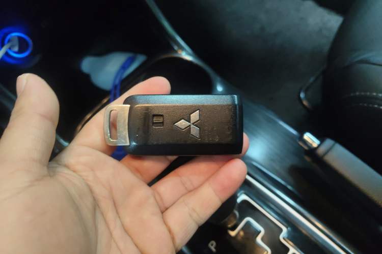 Used Mitsubishi Outlander 2016 2.4L 4x4 Luxury Edition 7-Seater