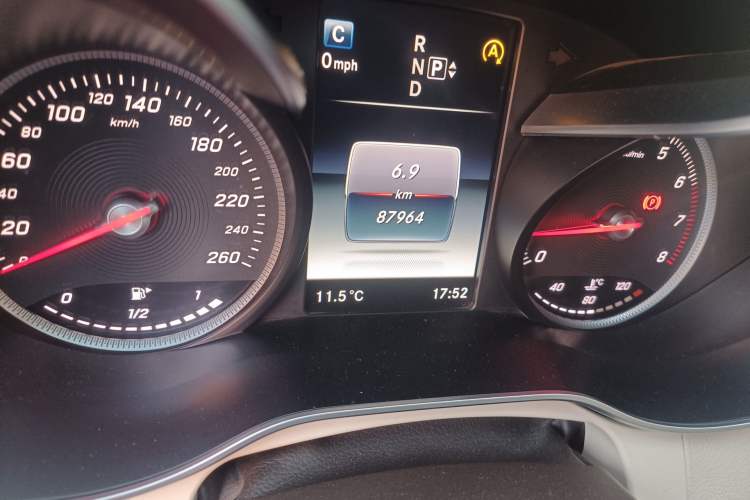 Used Mercedes-Benz C-Class 2015 Facelift C 200 L