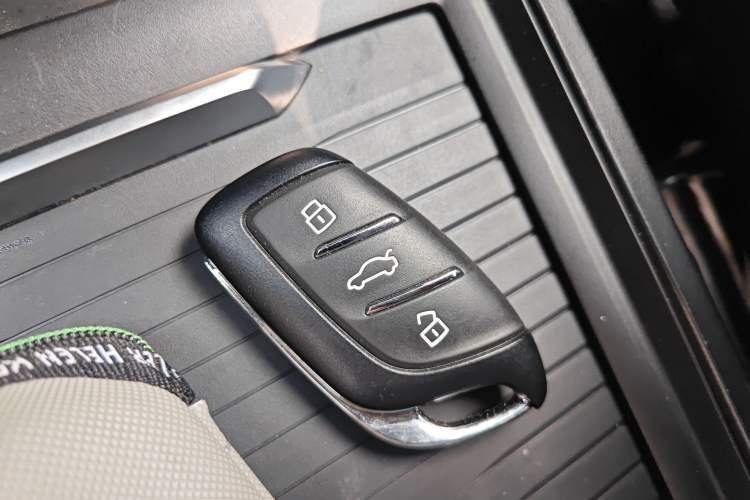 Used MG 4 EV 2022 425 km Luxury Edition Vehicle Key