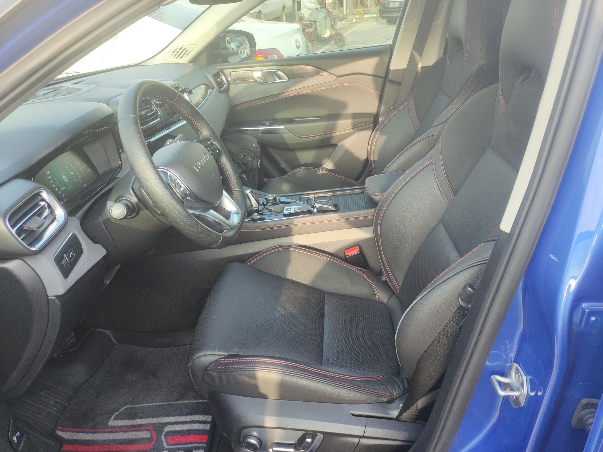 Переднее сиденье в автомобиле