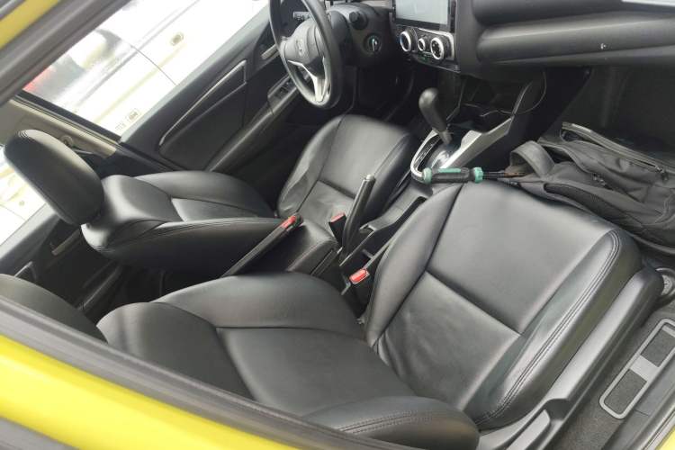 Used Honda Fit 2014 1.5L SE CVT Fashion Model Right Front Seat