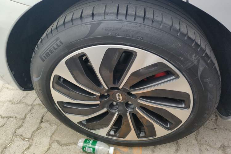 Used Hima AITO M5 2022 Extended-Range Four-Wheel Drive Performance Version Right Rear Wheel Hub