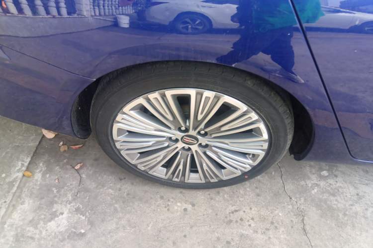 Used Hongqi H5 2022 Classic Model Facelift 1.5T DCT Qiyun Edition Right Rear Wheel Hub