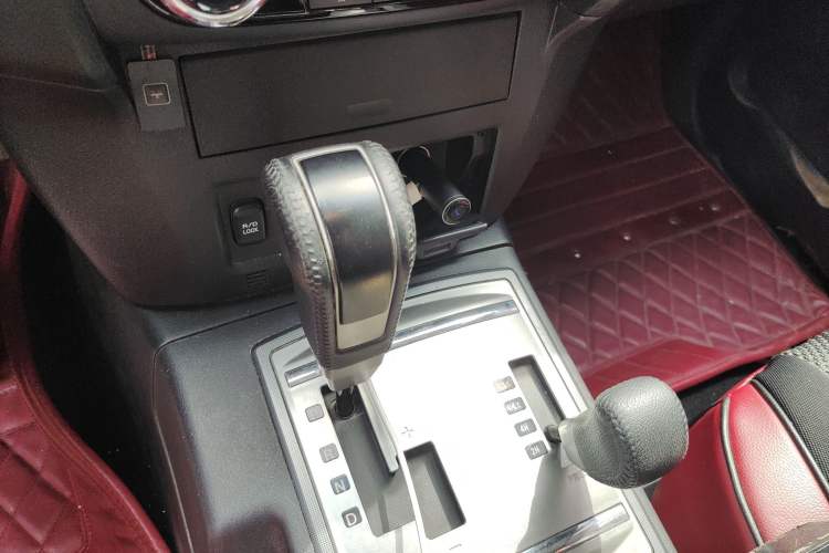 Used Mitsubishi Pajero 2016 3.0L Automatic Prestige Version China IV Standard